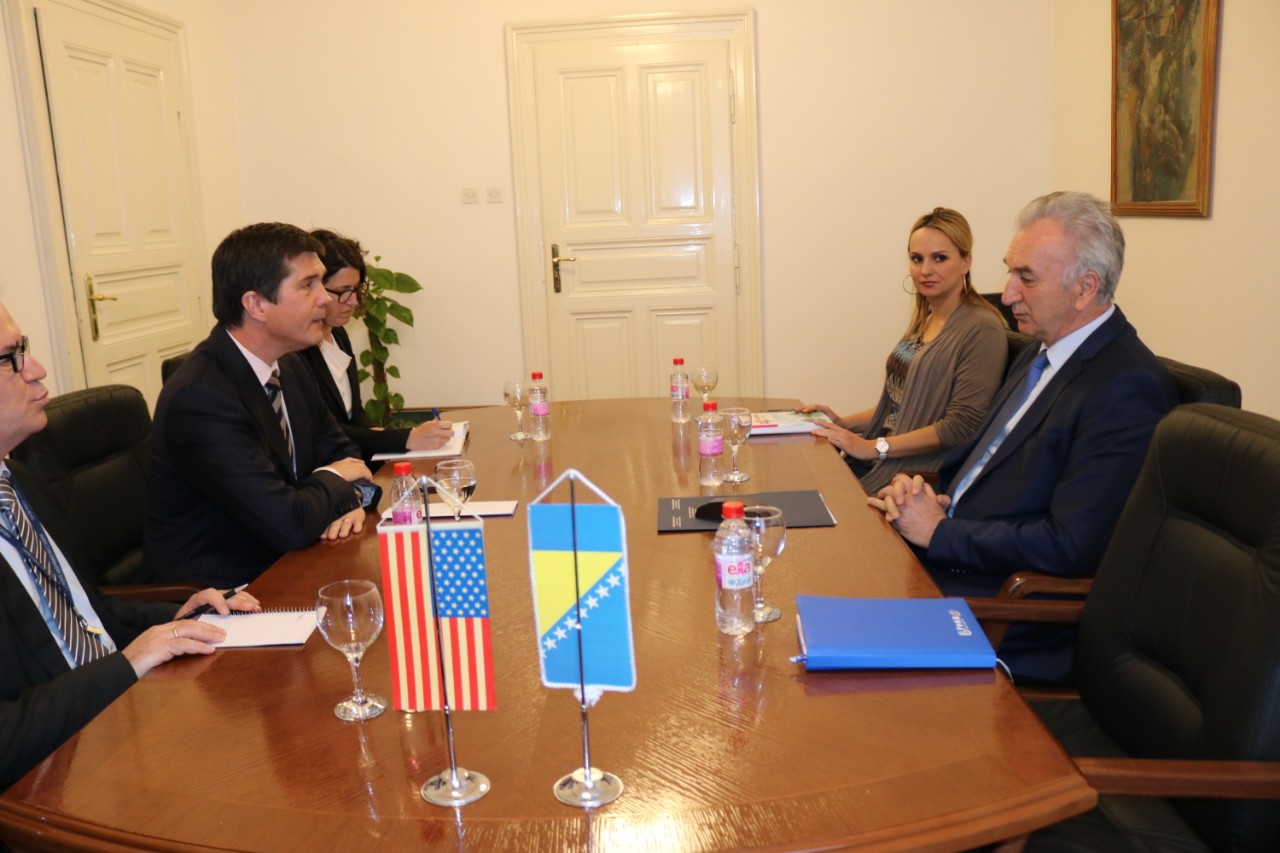 Picture for Ministar Šarović sa ambasadorom Nelsonom: Čestitke američkog ambasadora za ministrov rad