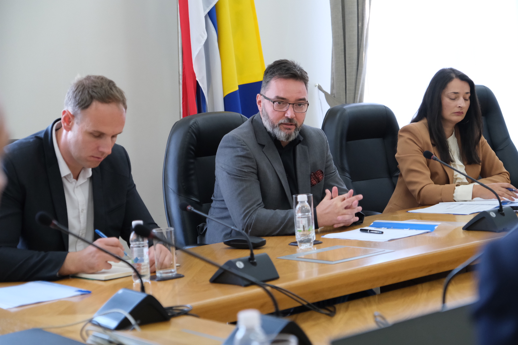 Picture for Министар Кошарац организовао састанак о могућности продужења забране извоза обловине и пелета