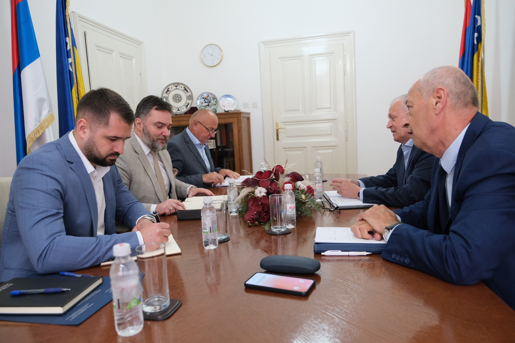 Picture for Министар Кошарац са представницима коморског система: Подршка иницијативи о забрани извоза обловине