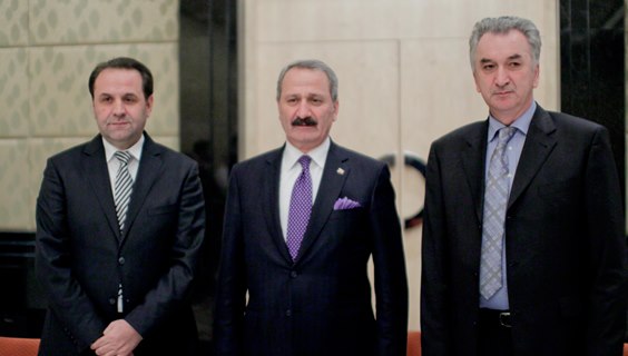 Picture for Šarović met with Serbian Minister of Trade Rasim Ljajić and Turkish Minister of Economy Zafer Çağlayan

 
