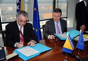 Picture for Minister Sarovic and European Commissioner for Trade Karel De Gucht signed WTO bilateral deal on market access between BiH and the EU in Brussels